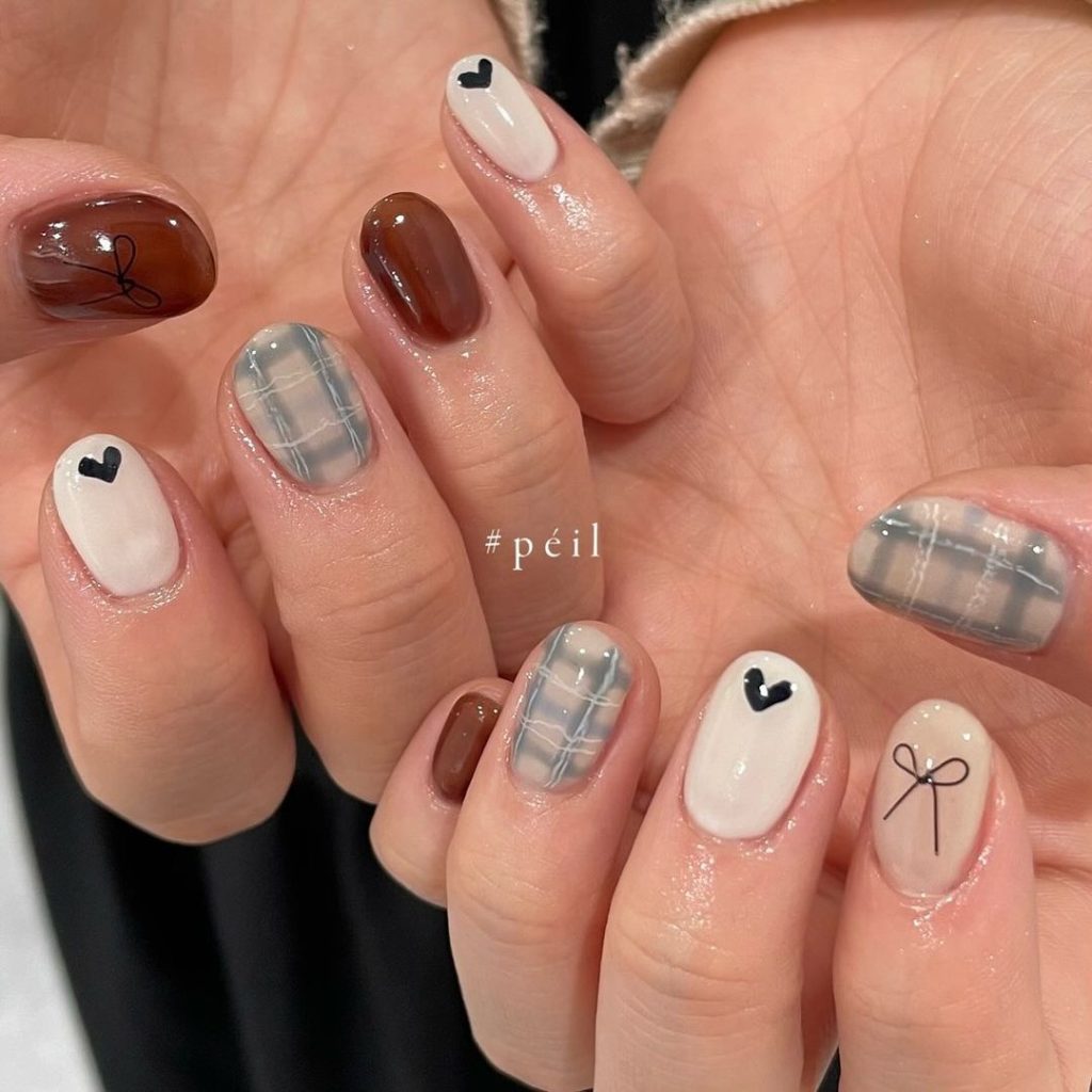 Plain and Plaid Combination Nail Art